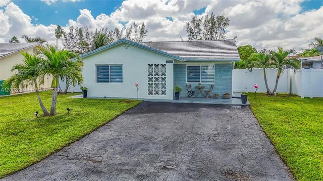 9212 NW 81st Pl, Tamarac, FL 33321