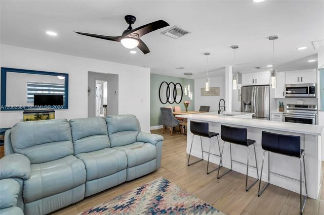 9212 NW 81st Pl, Tamarac, FL 33321