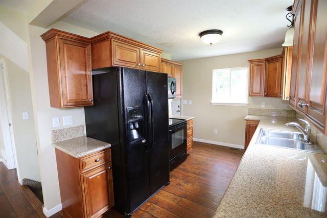 420 18th ST, Minot, ND 58703