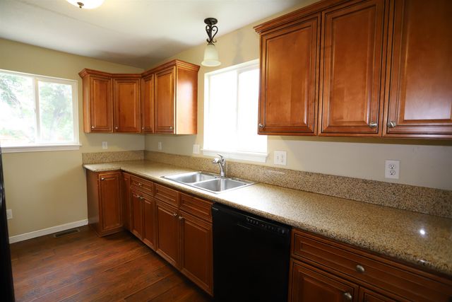 420 18th ST, Minot, ND 58703