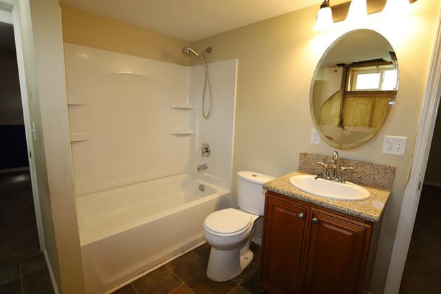 420 18th ST, Minot, ND 58703