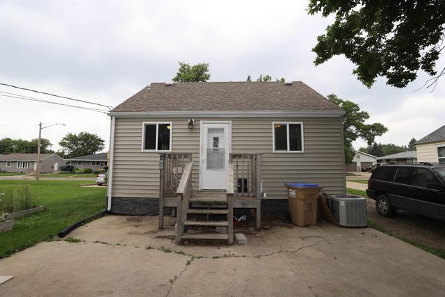 420 18th ST, Minot, ND 58703