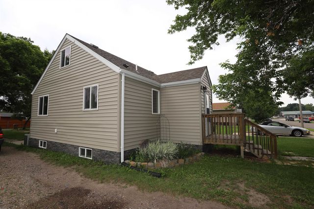 420 18th ST, Minot, ND 58703