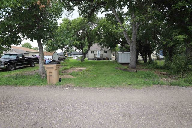 420 18th ST, Minot, ND 58703