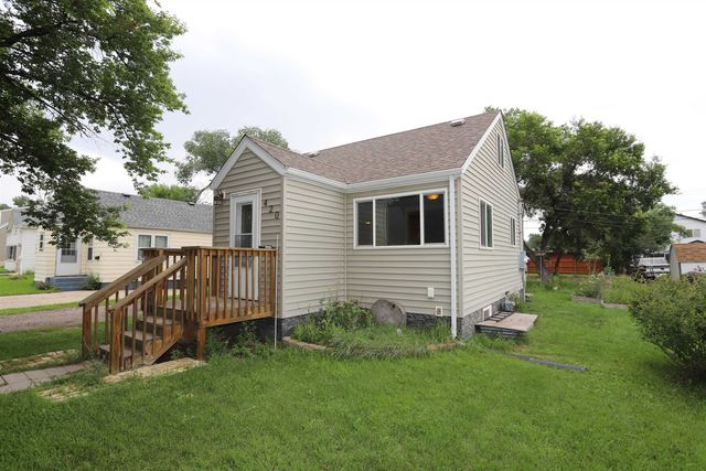 420 18th ST, Minot, ND 58703