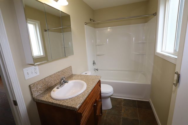 420 18th ST, Minot, ND 58703