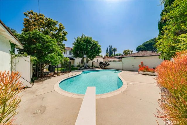 2245 E California, San Marino, CA 91108