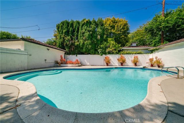 2245 E California, San Marino, CA 91108