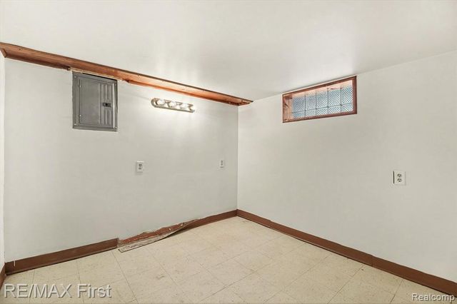 1302 Owana Avenue, Royal Oak, MI 48067