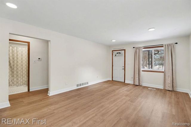 1302 Owana Avenue, Royal Oak, MI 48067