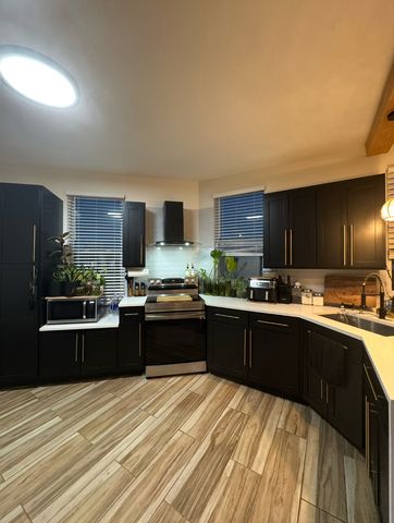 9121 S Mackinaw Avenue, Chicago, IL 60617