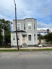 9121 S Mackinaw Avenue, Chicago, IL 60617
