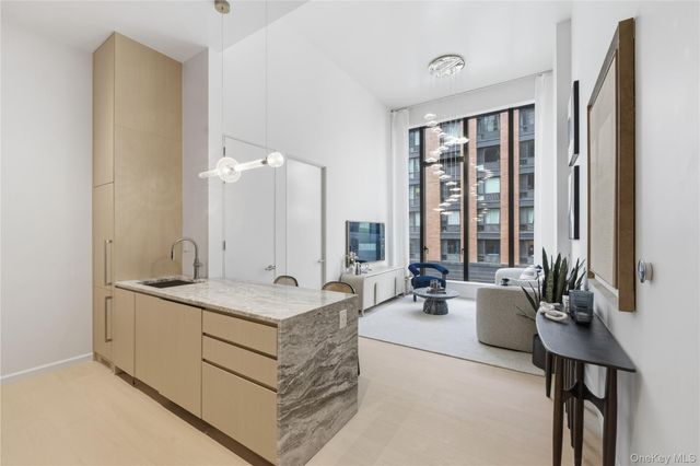 25-08 43rd Avenue 5B, Long Island City, NY 11101