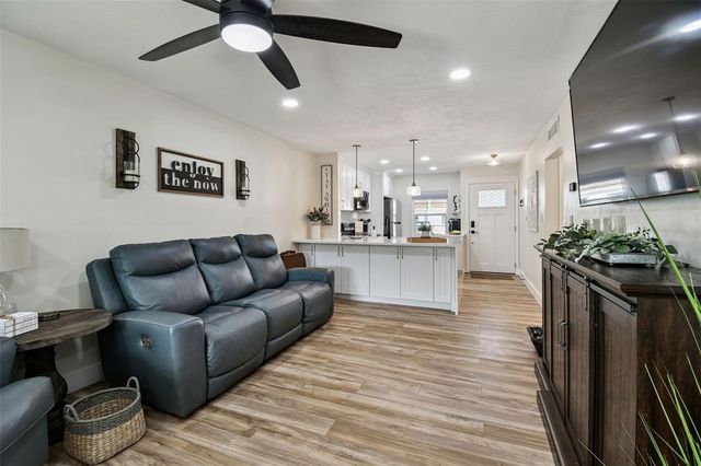 9032 MISSION OAKS BOULEVARD F, Seminole, FL 33776