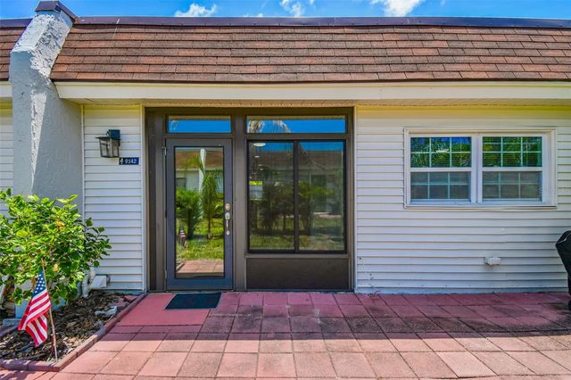 9032 MISSION OAKS BOULEVARD F, Seminole, FL 33776