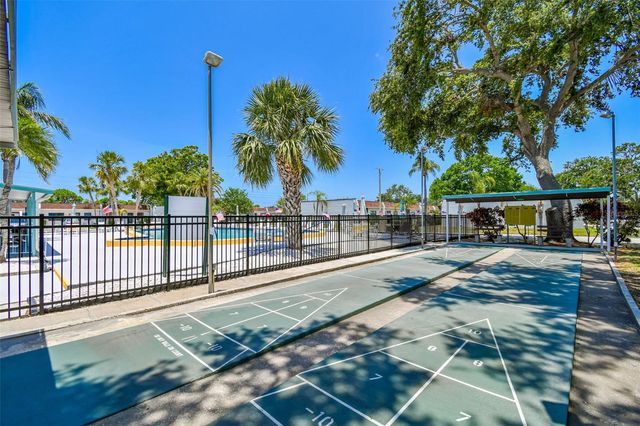 9032 MISSION OAKS BOULEVARD F, Seminole, FL 33776