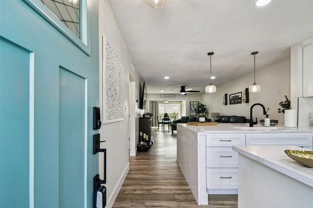 9032 MISSION OAKS BOULEVARD F, Seminole, FL 33776