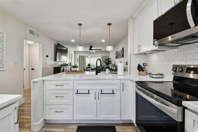 9032 MISSION OAKS BOULEVARD F, Seminole, FL 33776