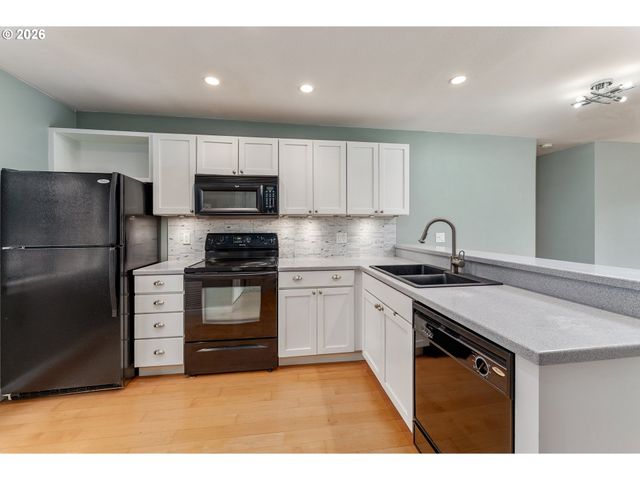 710 Nw NAITO Pkwy C12, Portland, OR 97209