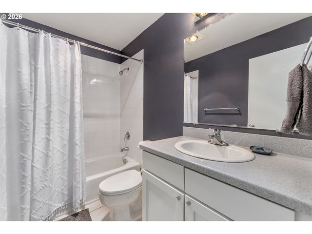 710 Nw NAITO Pkwy C12, Portland, OR 97209