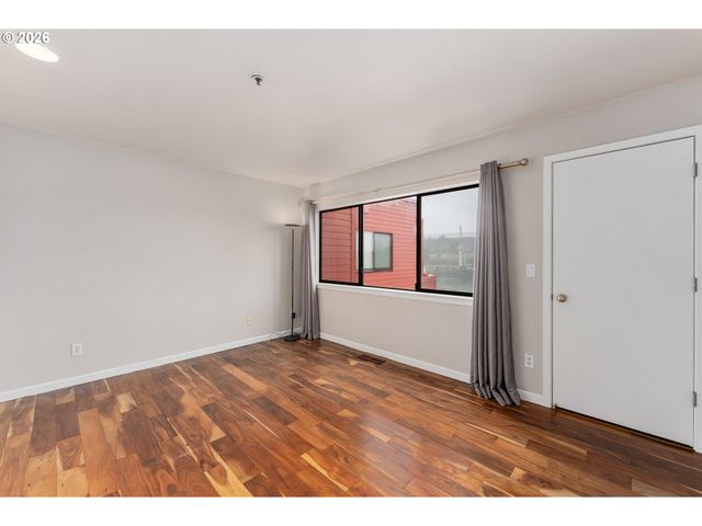 710 Nw NAITO Pkwy C12, Portland, OR 97209