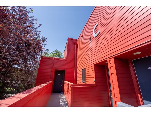 710 Nw NAITO Pkwy C12, Portland, OR 97209