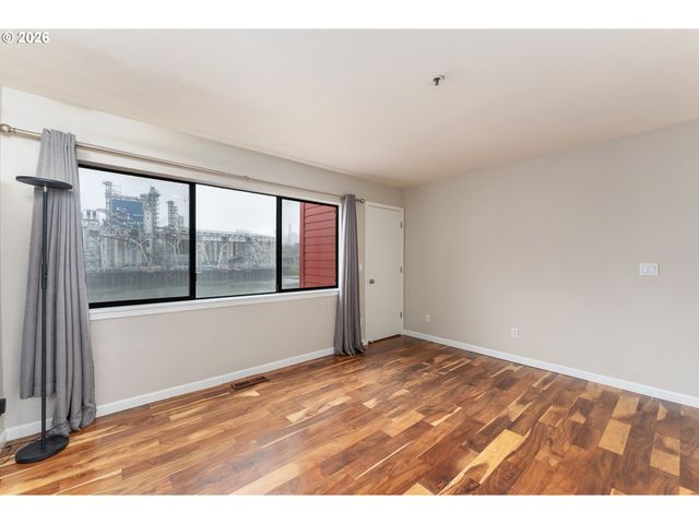 710 Nw NAITO Pkwy C12, Portland, OR 97209