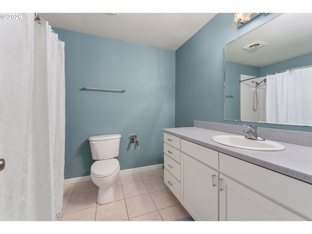 710 Nw NAITO Pkwy C12, Portland, OR 97209