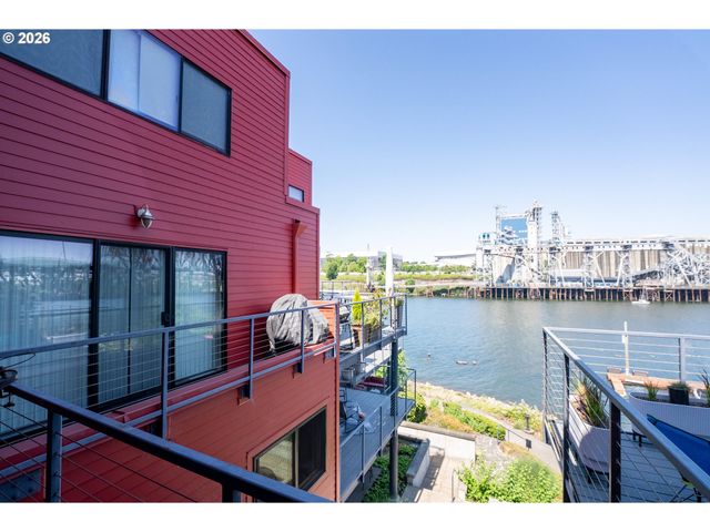 710 Nw NAITO Pkwy C12, Portland, OR 97209