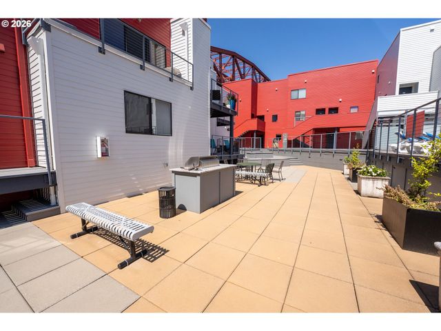 710 Nw NAITO Pkwy C12, Portland, OR 97209