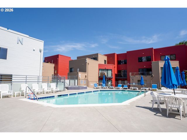 710 Nw NAITO Pkwy C12, Portland, OR 97209