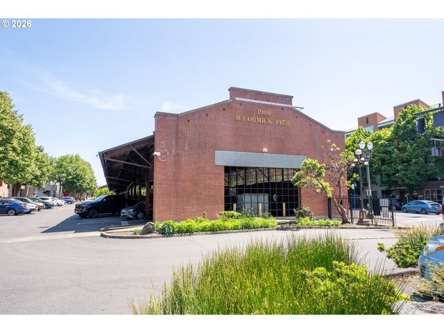 710 Nw NAITO Pkwy C12, Portland, OR 97209