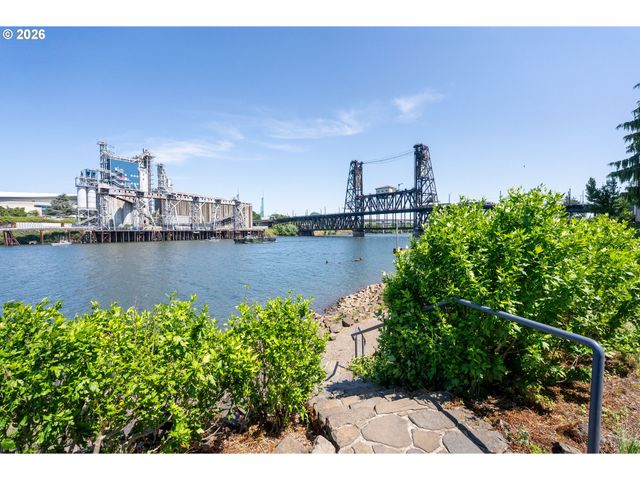 710 Nw NAITO Pkwy C12, Portland, OR 97209