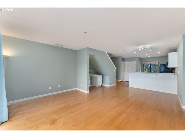 710 Nw NAITO Pkwy C12, Portland, OR 97209