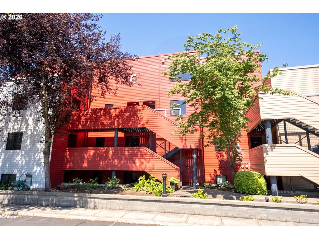 710 Nw NAITO Pkwy C12, Portland, OR 97209