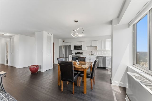 12520 Edgewater Drive 1501, Lakewood, OH 44107