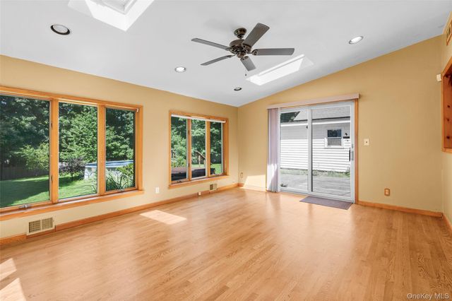 208 Woodhampton Drive, White Plains, NY 10603