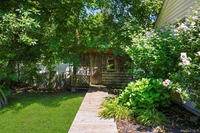 208 Woodhampton Drive, White Plains, NY 10603