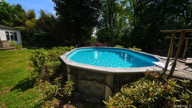 208 Woodhampton Drive, White Plains, NY 10603