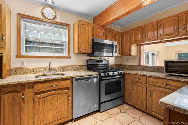 208 Woodhampton Drive, White Plains, NY 10603