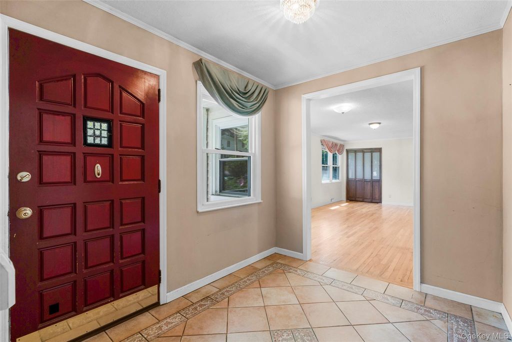 208 Woodhampton Drive, White Plains, NY 10603 — photo 2