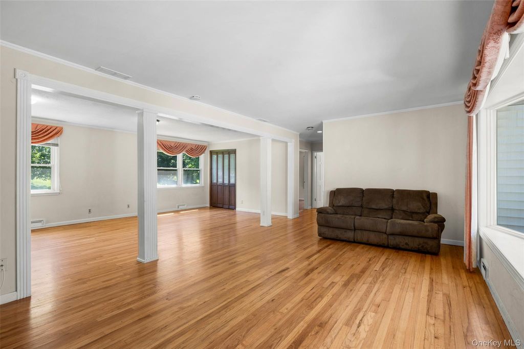 208 Woodhampton Drive, White Plains, NY 10603 — photo 3