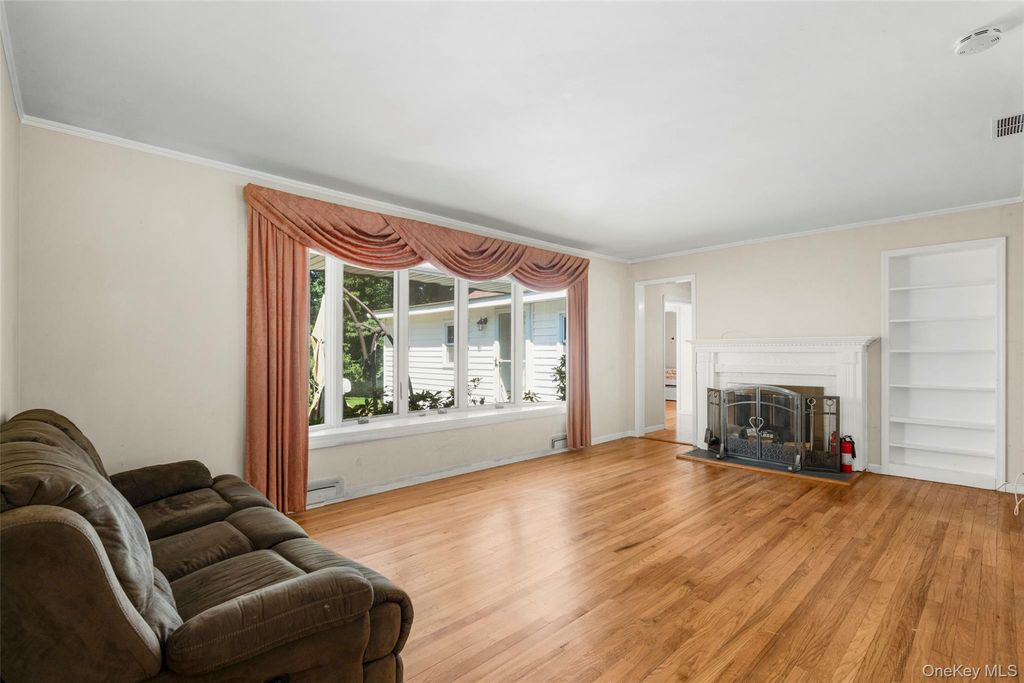 208 Woodhampton Drive, White Plains, NY 10603 — photo 4