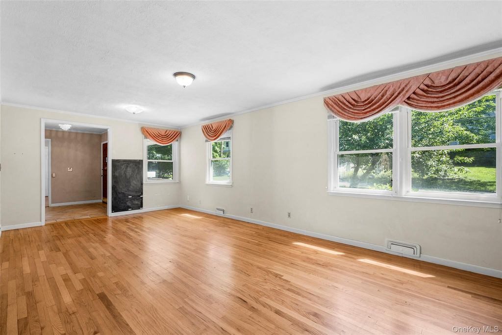 208 Woodhampton Drive, White Plains, NY 10603 — photo 5