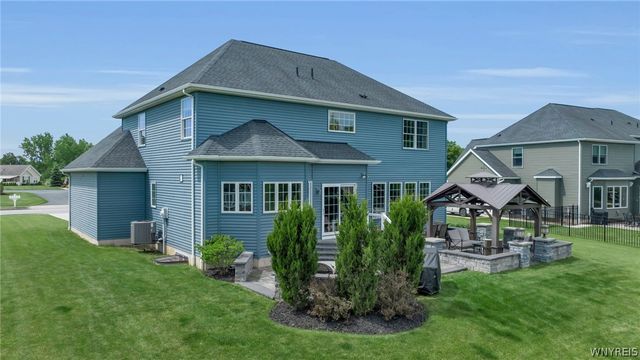 9518 Bent Grass, Clarence, NY 14032