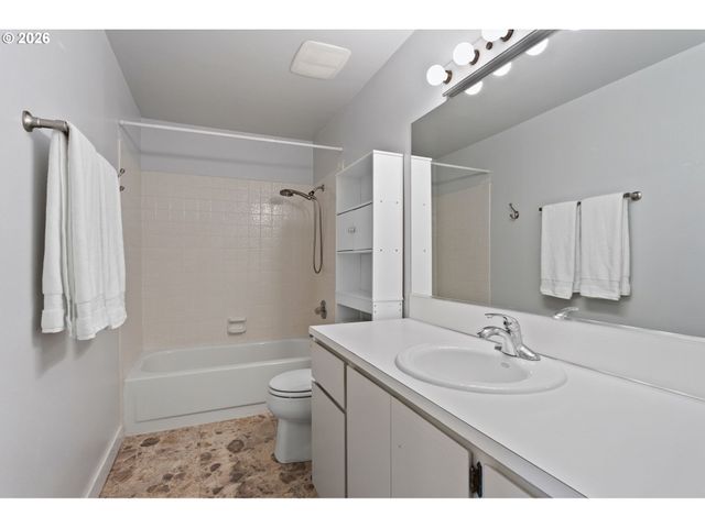 970 Nw 176TH Ave, Beaverton, OR 97006