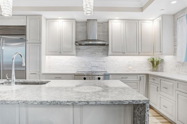 795 COLLANY ROAD 201, Tierra Verde, FL 33715