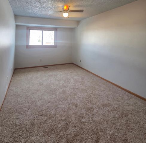 6594 Upper 35th Street N, Oakdale, MN 55128