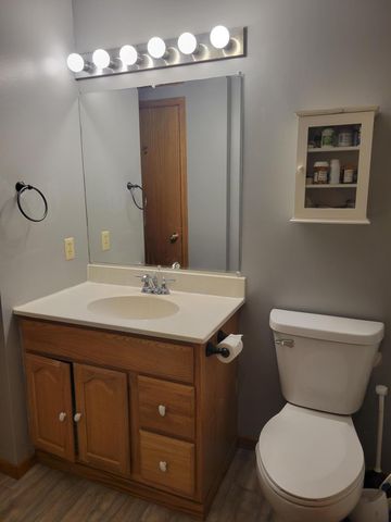 6594 Upper 35th Street N, Oakdale, MN 55128