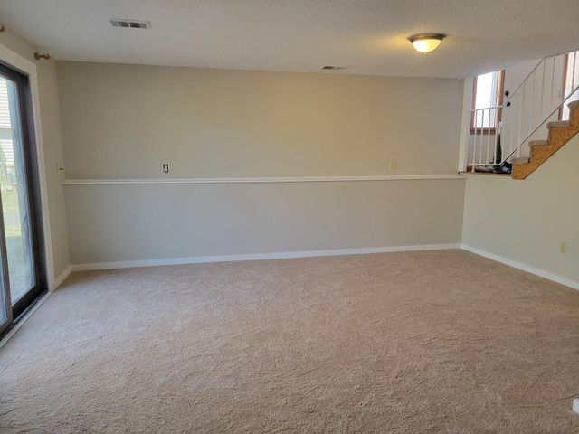 6594 Upper 35th Street N, Oakdale, MN 55128